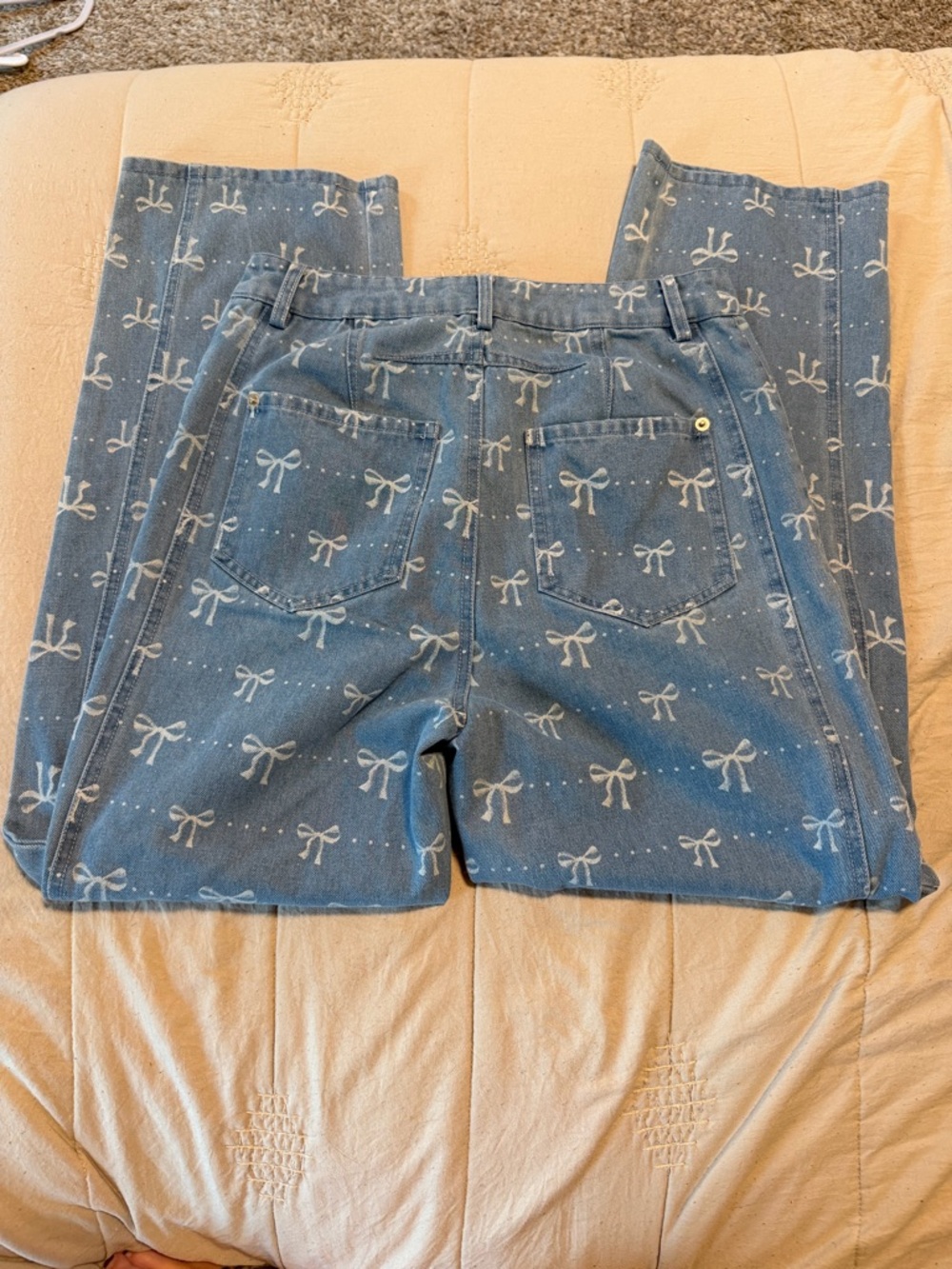 entro Light Blue Denim Barrel Jeans with White Bow Print - Picture 2 of 8